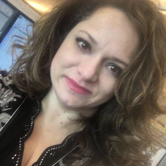 Meet your Posher, Jolie - Picture 1 of 1